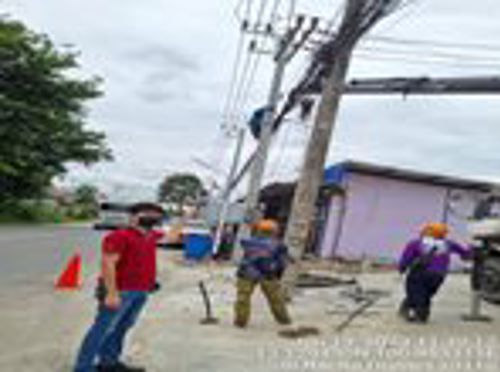 เข้าร่วมกับการไฟฟ้าส่วนภูมิภาคอำเภอศรีราชาเข้าดำเนินการรื้อถอนเสาเก่าที่ไม่ถูกใช้งาน จังหวัดชลบุรี