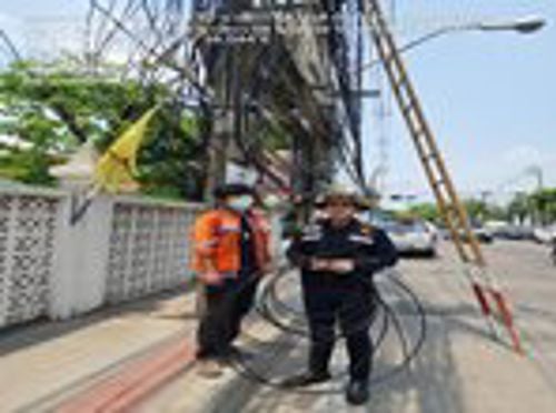 รับแจ้งจาก Call Center 1200 กรณีประสบอุบัติเหตุจากสายสื่อสารที่จัดเก็บไม่เป็นระเบียบ เขตบางกะปิ กรุงเทพมหานคร