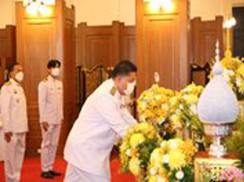 ลงนามถวายพระพร พระบาทสมเด็จพระเจ้าอยู่หัวและสมเด็จพระนางเจ้าฯ พระบรมราชินี เนื่องในโอกาส วันขึ้นปีใหม่