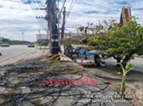 เรื่อง ข่าวประชาชนที่อาศัยบริเวณถนนสุขประยูรร้องเรียนว่าได้รับความเดือดร้อนจากสายสื่อสารที่ไม่เป็นระเบียบ จังหวัดชลบุรี