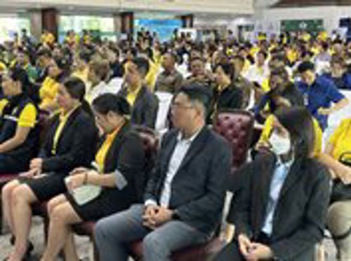 เข้าร่วมพิธีเปิดในงาน "มหกรรมแก้หนี้ สร้างวิถีแห่งความเป็นธรรม" ครั้งที่ 33 จังหวัดนครปฐม