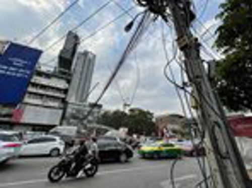 เรื่อง จาก Call center 1200 แจ้งว่าประสบอุบัติเหตุจากสายสื่อสารที่ไม่เป็นระเบียบ กรุงเทพมหานคร