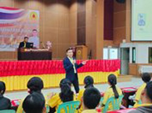 ปฏิบัติหน้าที่วิทยากรบรรยายเกี่ยวกับการส่งเสริมสิทธิผู้บริโภคในกิจการกระจายเสียง กิจการโทรทัศน์ และกิจการโทรคมนาคม ณ โรงเรียนอ่างทองปัทมโรจน์วิทยาคม จังหวัดอ่างทอง